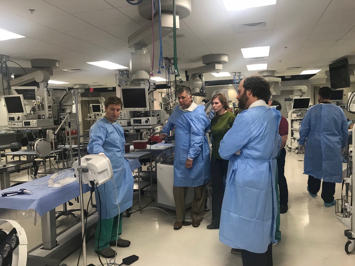 StrettaTherapy's tweet photo. Dr Taavi Reiss from @metrogastro delivered hands-on @StrettaTherapy training today at the 10th Annual Tulane Symposium on Thyroid and Parathyroid Surgery. #GERD #refluxtherapy https://t.co/uDWvpGnieM
