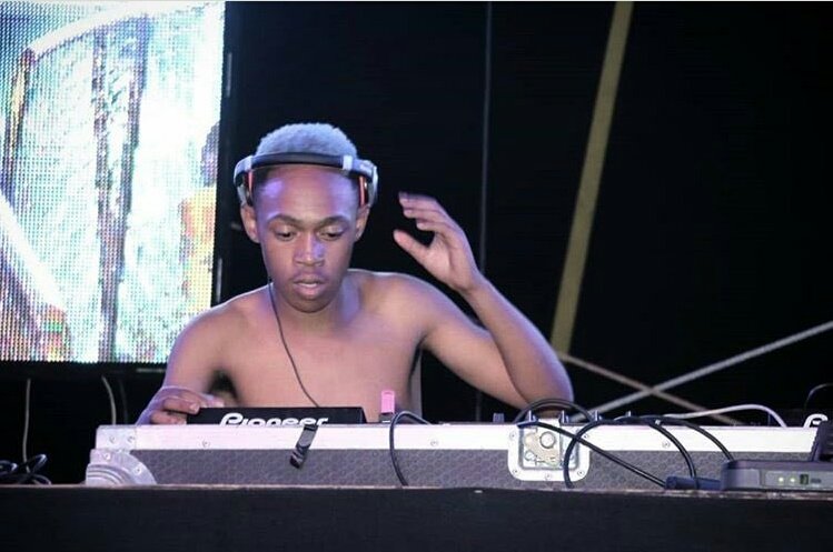 VycTeeDj's tweet photo. Rest In Paradise My Selector
One Of The Coolest Kids In The Vaal.Gone To Soon,But I Will Never Forget You Bro...
Life E So Boy 🙏🙏♥♥#T-Skull https://t.co/aFs0DEiBc1