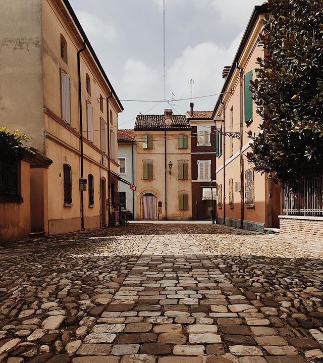lorela1_23's tweet photo. Uno degli angoli più belli di Cesenatico 🎈
.
.
#postcardplaces #whatitalyis #igersitalia #inemiliaromagna #italiainunoscatto #prettyromagna #vsco #vscoplace #ig_italy #mytinyatlas #prettylittletrips #kings_villages #cesenatico #igersfc #liveauthentic… https://t.co/wFqNmX8boX https://t.co/fXPrHVeKM2