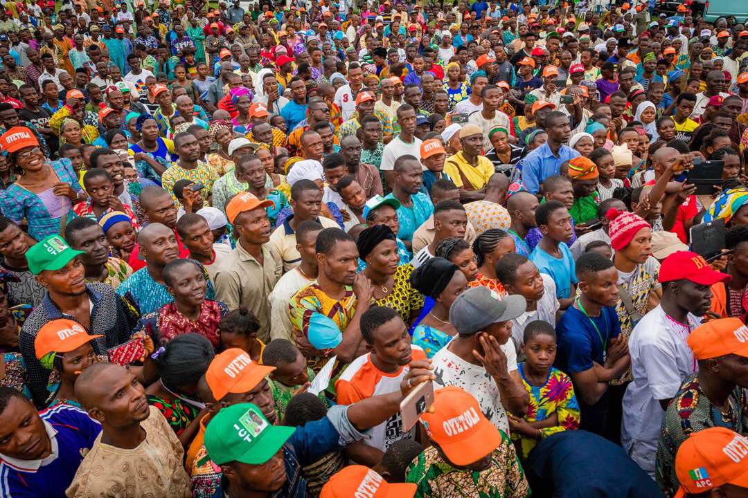 raufaregbesola's tweet photo. Even under the floodlights, the people of Ijesha North federal constituency remained dodged in their support for our party and its candidate.

This is a clear indication that the people of Osun are with us. 

We thank you! https://t.co/fXkczcdNEP