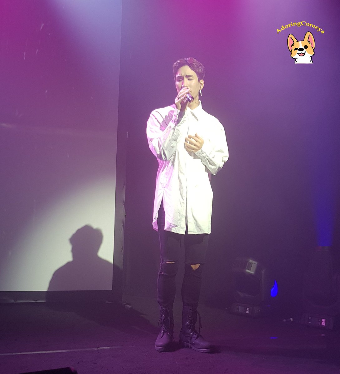 adoring_corbyn's tweet photo. [August 7th 2018, Paris]

Cory Hong in Paris during the song Jealousy
@24K_coreeya

Please don't repost without credit or  crop logo 😊

#투포케이 #코리 #Cory #24KCory #24KinEurope #AdoringCoreeya https://t.co/JOJv7GKzEZ
