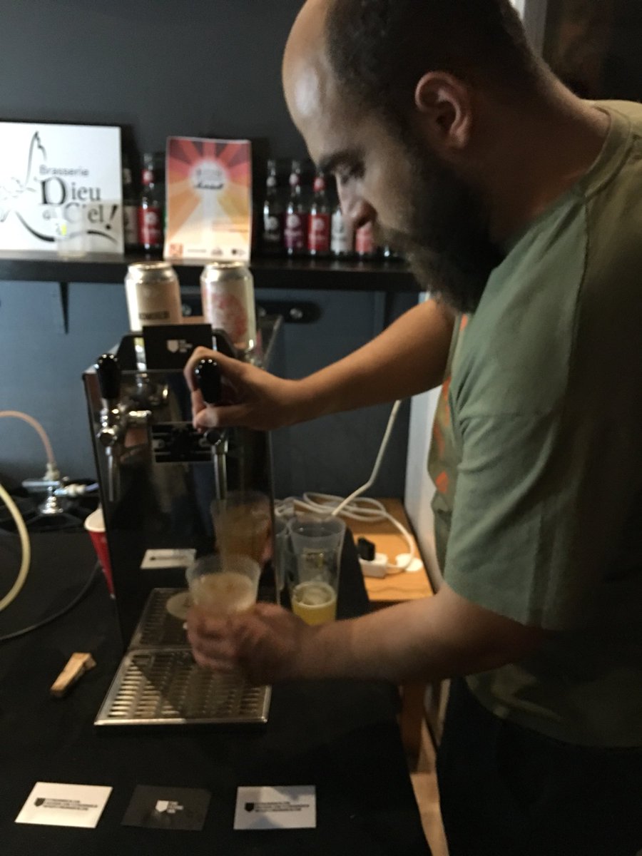 Rubengzamora's tweet photo. Buena tarde noche en @marshallrockbar  por su 3 feria cerveza artesanal con @flying_inn  @3ElementosBrew y #barbasbeerproject 🍻🍻🍻 https://t.co/WvJQJZlhqZ