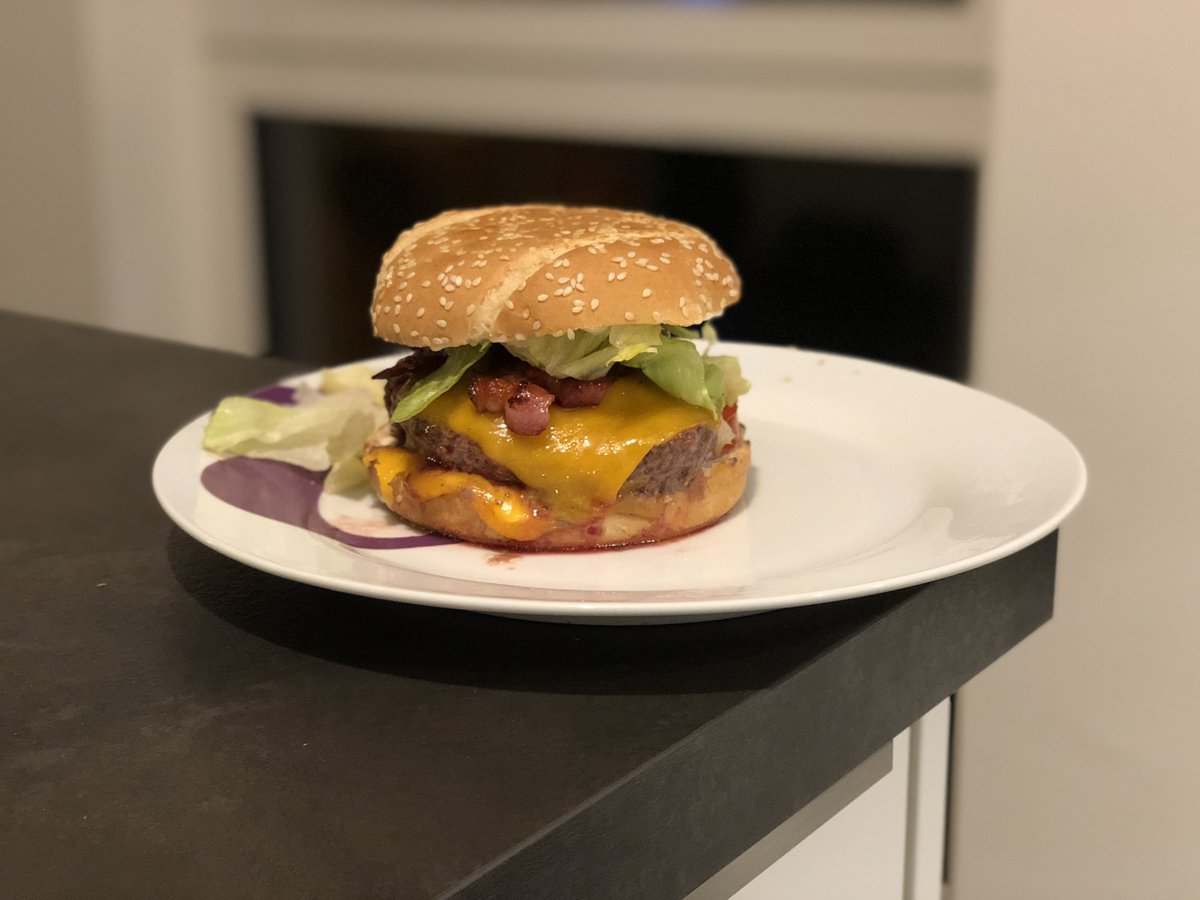 fr8d's tweet photo. Sunday Burger Sunday! #sameplayershootagain #extraball #extraballs #share-a-burger #shareaburger https://t.co/NsWMFX6Wys