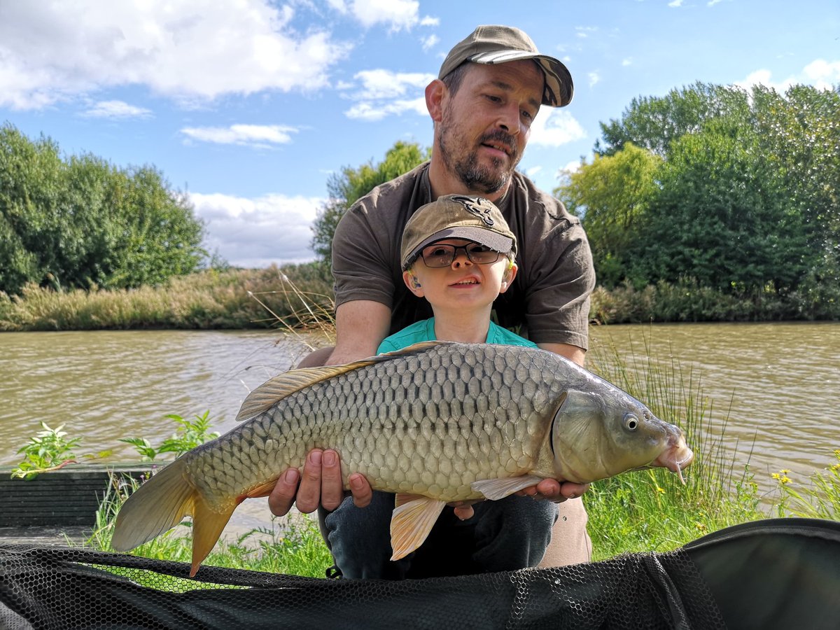 CarpinSocialist's tweet image. Great days fishing with my favourite boys. @JordanClow #foxInternational #activebaitsolutions #atomictackle #avidcarp