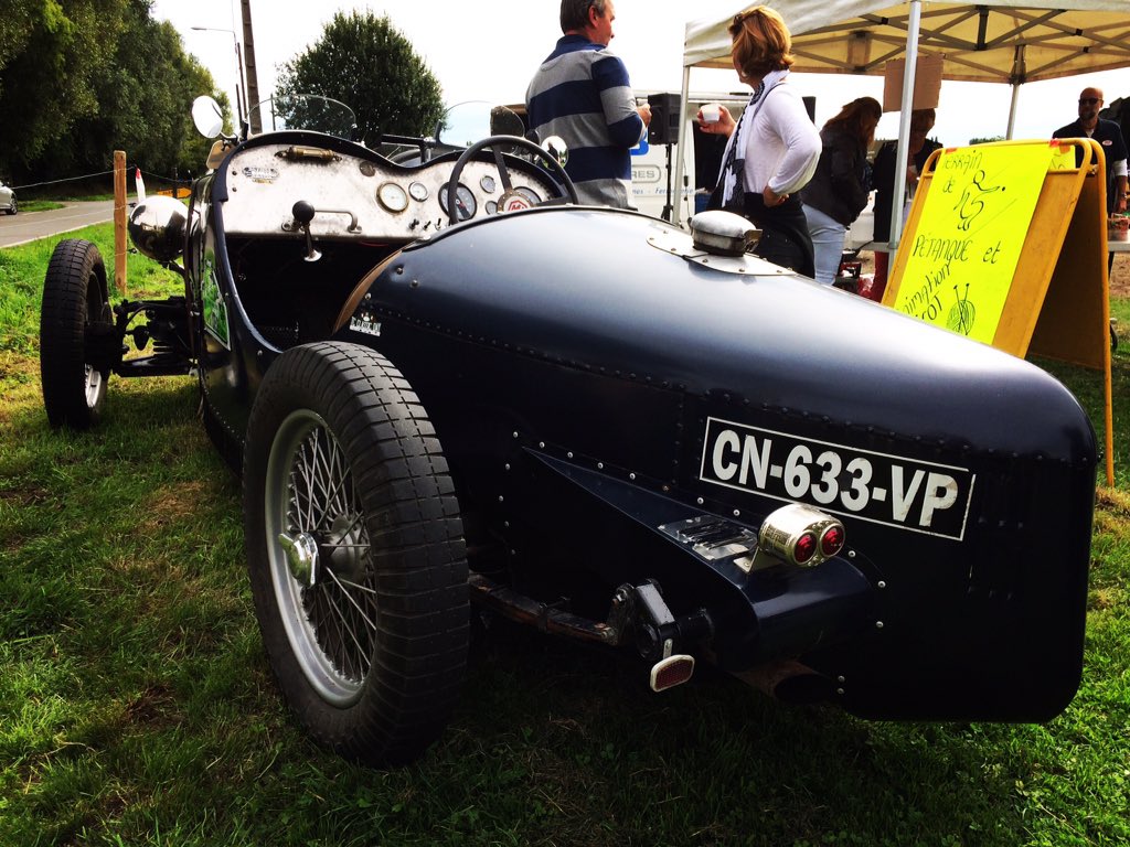 GlassLykPRO's tweet photo. #lesjoyeusescalandres #bondues #marcqenbaroeul #oldtimers #voituredecollection #autodepoque #mg #cabriolet #voitureancienne #clubvoituresanciennes #passionauto @glasslykpro https://t.co/0iTqnc8y9y