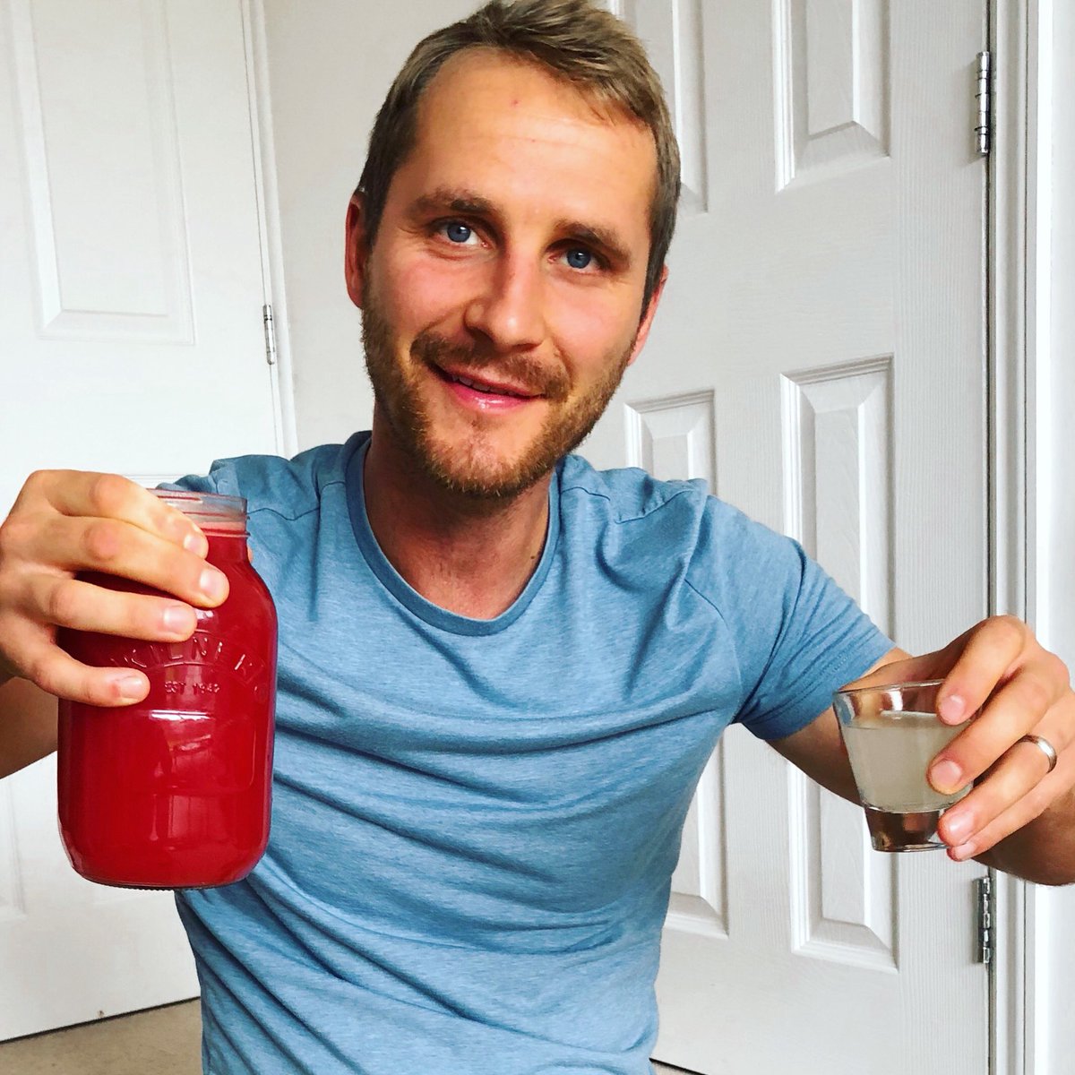 StephenGorvett's tweet photo. Kicking my Sunday morning off with.......😋
•
Some fresh watermelon 🍉 juice and some super smooth miraculous Aloe Vera juice 🙏🏻
•
#watermelon #watermelonjuice #watermelonjuice🍉 #freshjuice #freshjuices #aloevera #aloeveragel #foodismedicine #foodishealing #foodishealth https://t.co/zm4jL4GwvE