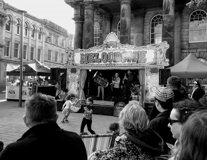 JoConnolly_'s tweet photo. Brilliant performance from  @theatomicbrass on the Melodrome stage this afternoon at Lancaster #festaitalia https://t.co/1oNA6GF417