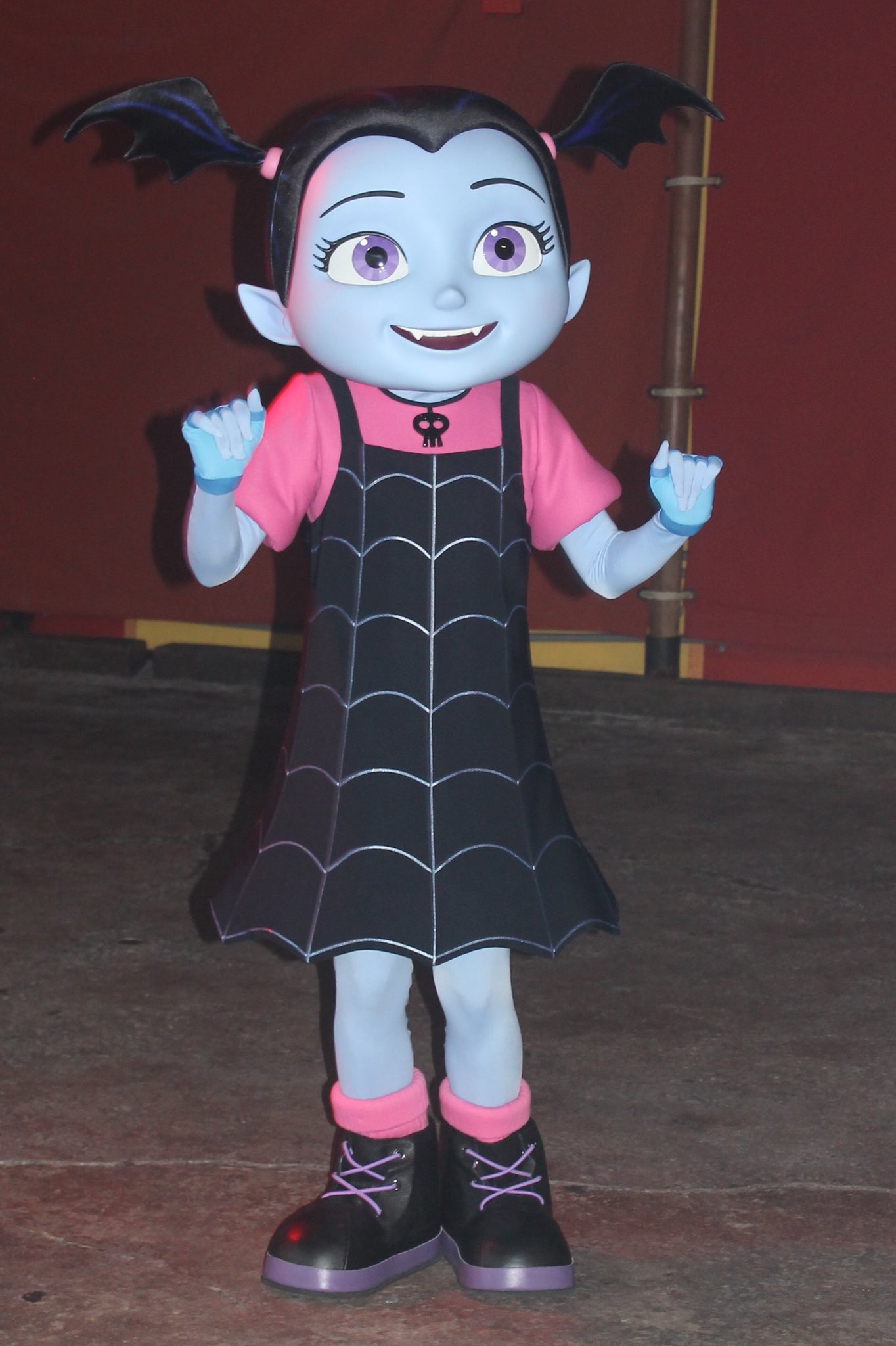DisneyCharacterGuide on Twitter: "Vampirina is here! She ...