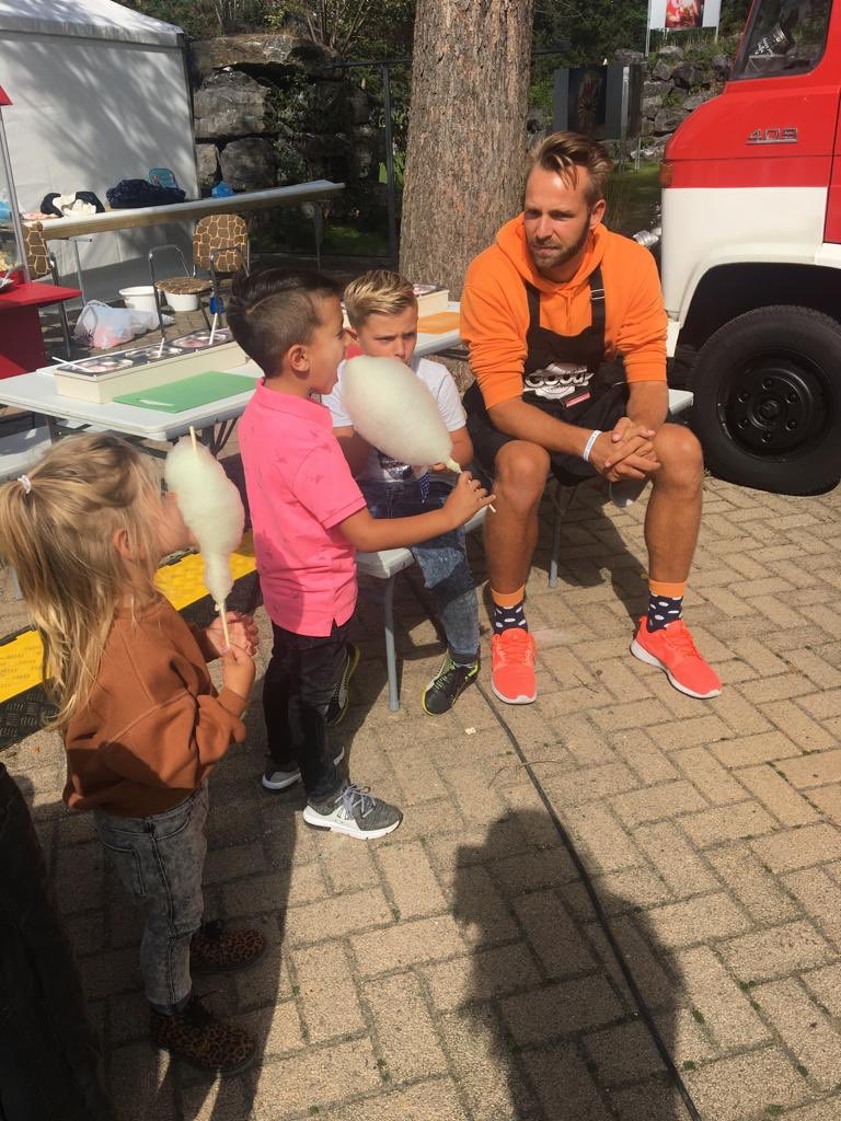 AGCFOODTRUCK's tweet photo. Vandaag was een prachtige dag! Gisteren ook! Morgen nog mooier! 
.
.
🙏 
#happyday #stroopwafels #stroopwafel #amsterdamgoodcookies #foodtruck #bbq #festival #catering https://t.co/R4nSNwc5F1