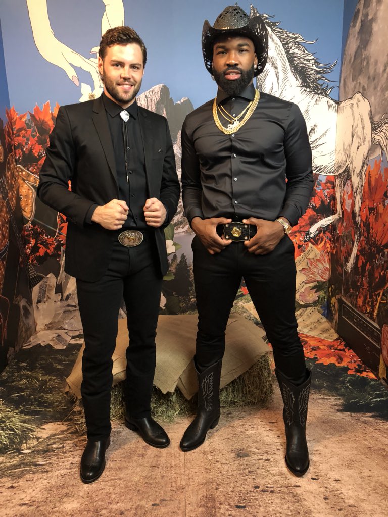 Simoni_Lawrence's tweet photo. Last night I was a rock star tonight I’m a freaking cowBOY https://t.co/fpyJzyMuer