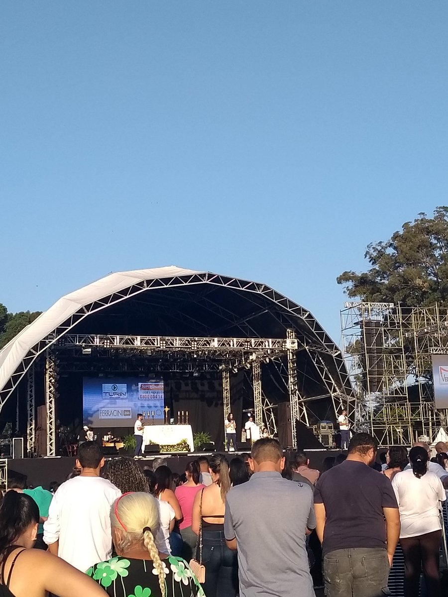 _ferreirarafa's tweet photo. Aqui estamos novamente! #Hallel2018 https://t.co/to17XnKNZV