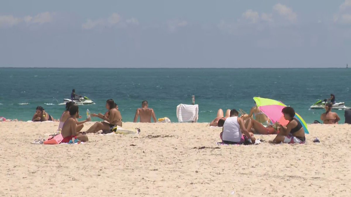 Shark comes close to shore in South Beach, sending swimmers running bit.ly/2MZ39Bv https://t.co/Heblvw3UDH