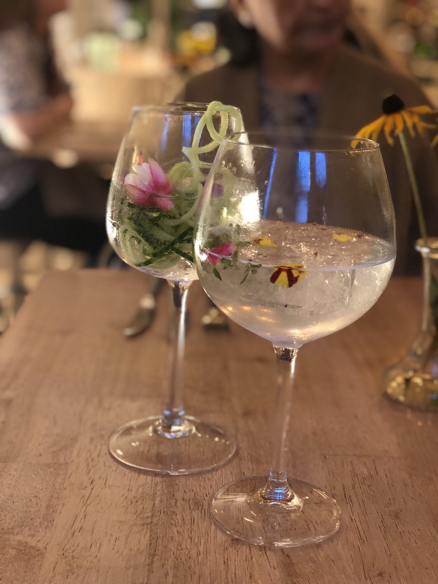 manasiscott's tweet photo. Edelweiss and God Save The Queen! 

These gins infused with their respective natural, organic produce tasted even better than they looked!!

#gin #ginandtonic #drinklocal https://t.co/BnR3ExjI6C