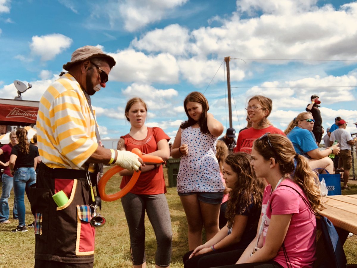 jdogsledman's tweet photo. Great day at sno barons haydays, they treat the kids so great, they should make Sunday kids day.
#Haydays18 #Haydays2018 #snobarons #clown https://t.co/Zbyleo51fa