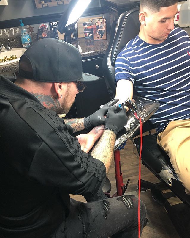 LBITattoo's tweet photo. Dizzy @dizzylovebloodink working on a traditional lasso piece today stay tuned👀
#dizzy #dizzyaf #lovebloodinktattoo #lbi #lbii #lbicrew #lbi2018 #inked #inkedguys #inkedgirls #inkednation #inkedbabes #tattoo #tattoos #tattedup #tattedmen #tattedgirls #tattooideas #tattedbab… https://t.co/HShbAlpgox