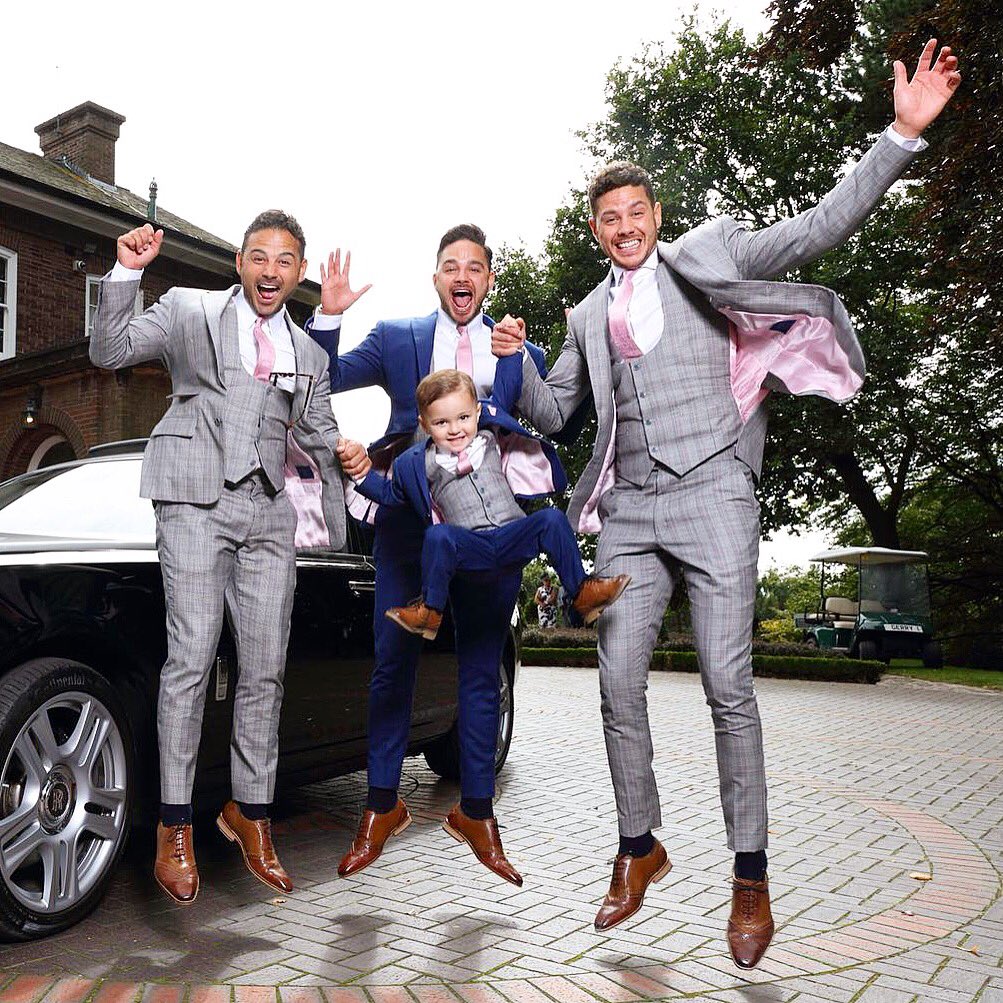ryanjamesthomas's tweet photo. If Ryan brings home the win tomorrow night we’ll reenact this pic! 😂✌️❤️ Please don’t forget to pick up the phone guys and get behind our boy! He’s been an absolute diamond in there and shown the nation just how special he is! ❤️🙏 We are so proud as a family! https://t.co/BPCGmPrgSS