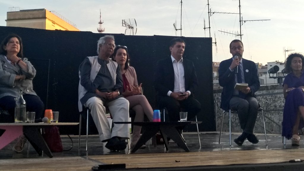 valeriavt's tweet photo. "Un giorno i nostri nipoti andranno nei musei per vedere cosa fosse la povertà" @grameen. #ilbanchieredeipoveri #socialbusiness https://t.co/54TdUFD366