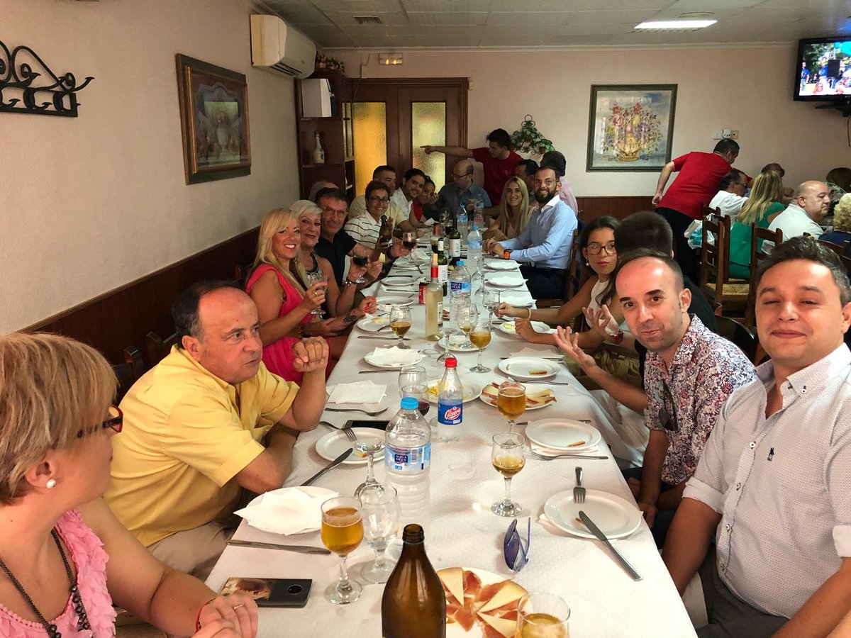 CaballeroElche's tweet photo. Un placer acompañar a los compañeros de #CsMonovar en la comida de sus Fiestas Patronales.
Enhorabuena a Inma y a toda su agrupación. @CsCValenciana https://t.co/JwUwFrky8L