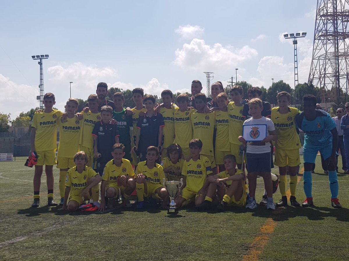 Final en torneo de Zaragoza, nos empata el Atlético de Madrid a 3 en la última jugada del partido.
Y en una agónica tanda de penaltis se proclaman campeones.
Gran torneo!!😂😂