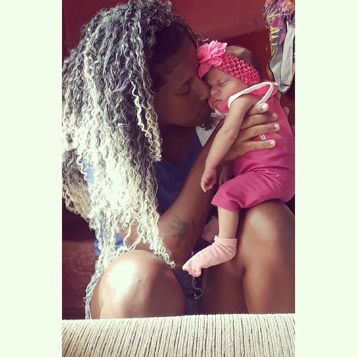 Fabuloosa11's tweet photo. Sempre de mim terá um pouco de você 😍👶❤👣  ....

  #MePercoTeOlhando 😍
   #amooVocêPrincesaa 😍😍 https://t.co/rNwGdTpnUo
