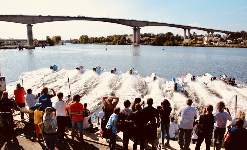 😝 Une cinquantaine de bateaux, faisant des pointes à 200 km/h, ont participé aux championnats de France inshore, ce week-end, à #Caen (#Calvados). Retour en images 👉 bit.ly/2O2hkSX 😝 #Normandie #Sports