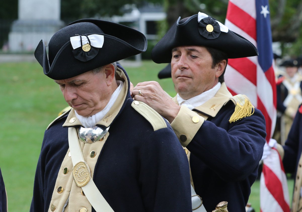 WL_Ann's tweet photo. @LMM1689 #LexingtonMinuteMen #ChangeOfCommand ceremony on historic #LexingtonGreen @LexingtonMA @WickedLocalLex @CLHMC1876 PHOTOS https://t.co/7U8TrTyU7R https://t.co/LYChufhwmw