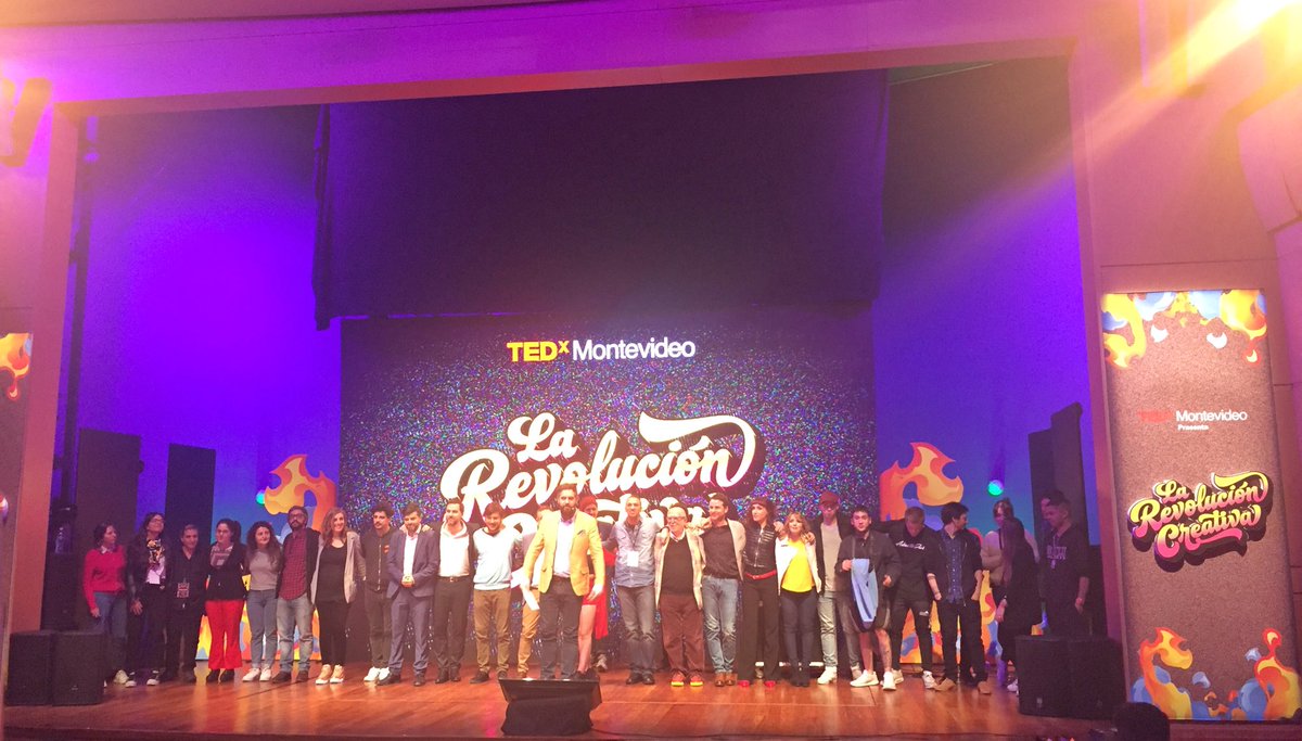 Aplausos para ellos que hicieron posible esta #RevolucionCreativa  #TEDxMVD18 👏🏻👏🏻