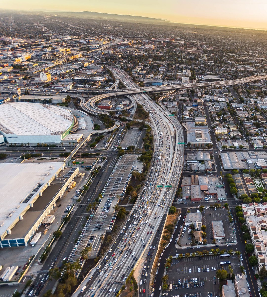 copterpilotla's tweet photo. Can’t Drive LA thanks to  @LandRoverUSA #LandRover #RangeRover  #aboveandbeyondJunk #Suv #LandRoverLemon #Evoque #LandRoverRipOff #RangeRoverfail  #LandRoverJunk #LandRoverProblems https://t.co/H7t083NgUw