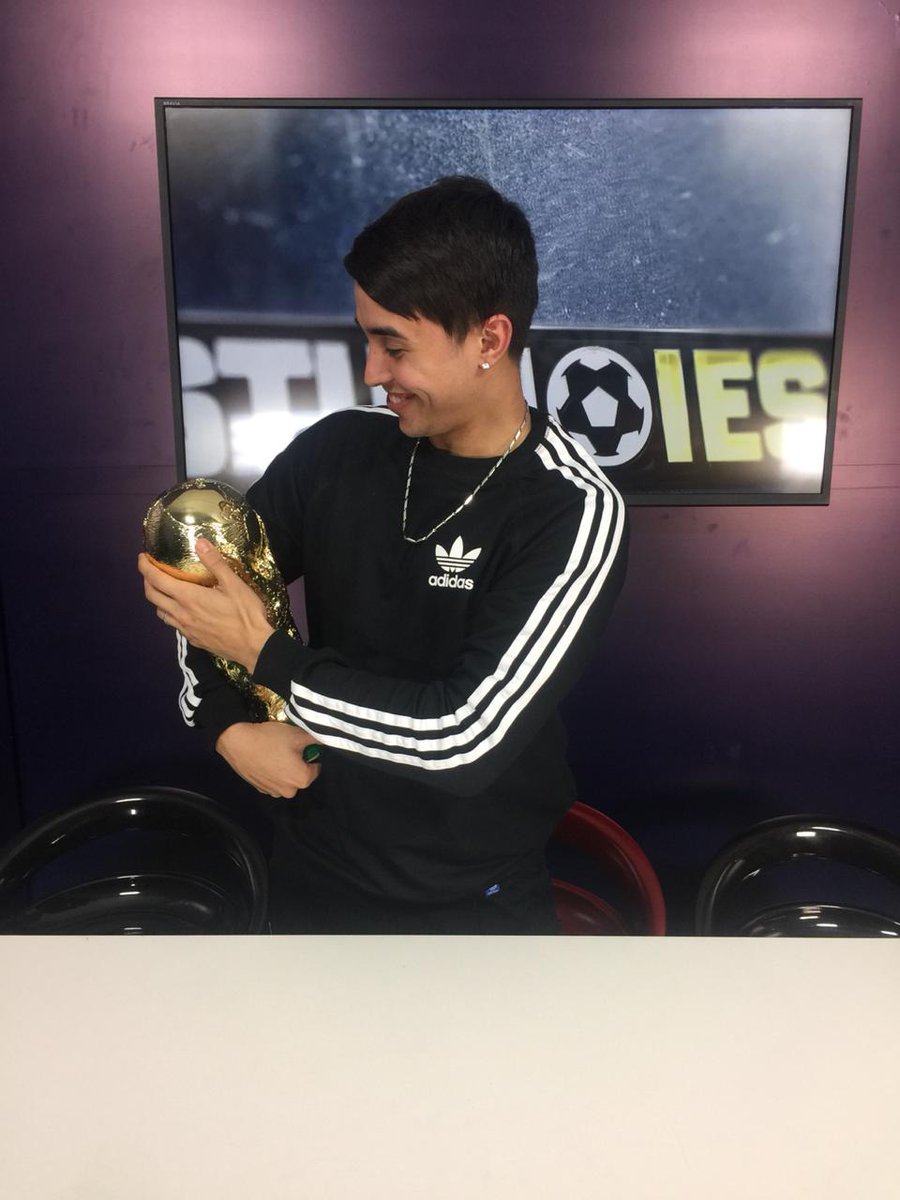 mathhenz's tweet image. "Y lo que un dia parecia un sueño hoy se hizo realidad"

Despues ganarle a Rusia 4-1 en el global, nos consagramos por primera vez en la historia CAMPEONES DEL MUNDO DE CLUBES PRO CSVP
Agradezco a mis compañeros,cuerpo tecnico y toda la gente que nos apoyo.