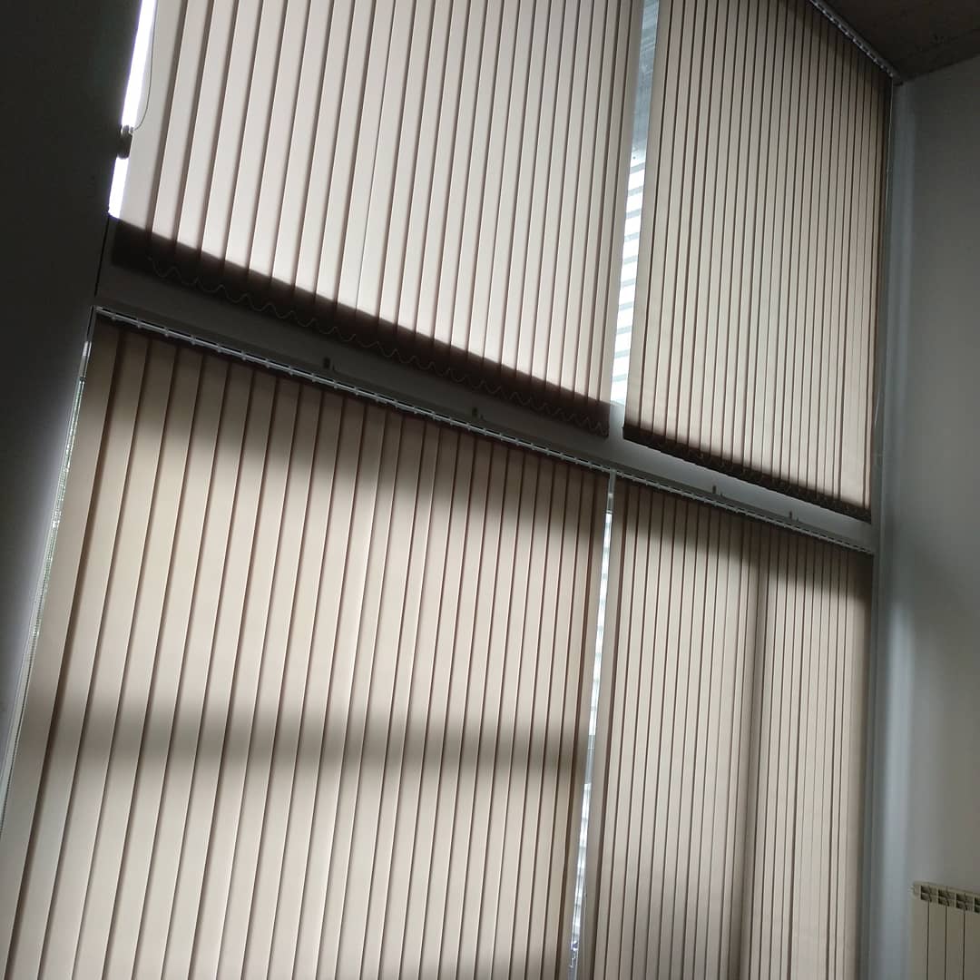 TFERNANDEZM79's tweet photo. #cortinavertical  #translucido 
Disponemos de amplia gama de tejidos y colores.
#ftmdecoper @AlazanPersianas https://t.co/qdahJVWxv2