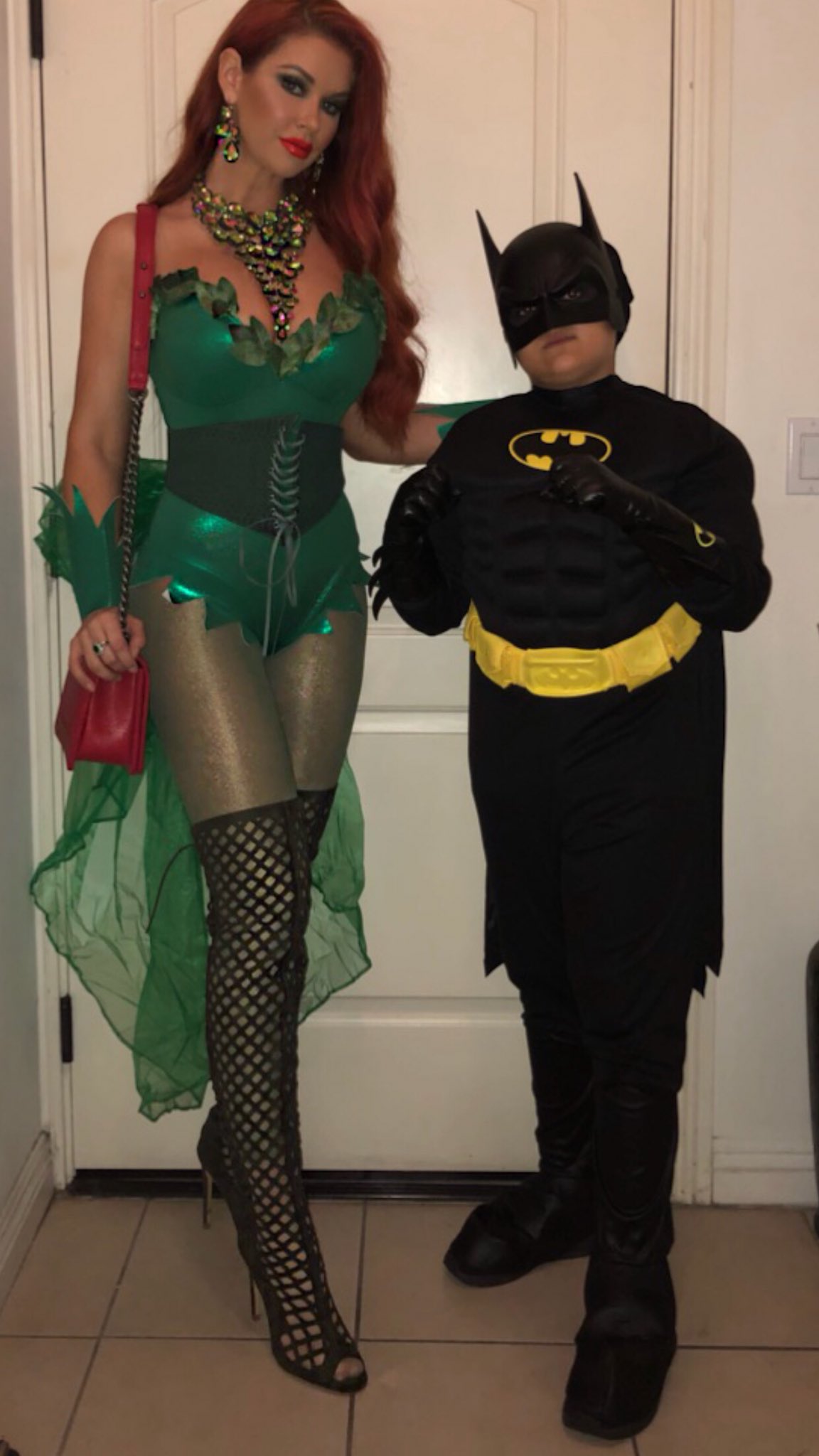 Here we come #LongBeachComicCon 😊 #dccomics #DCUniverse #cosplay https://t.co/mVtGEZLTXI