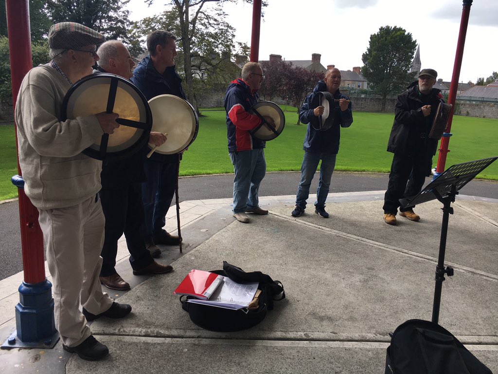 Limerick City Community Development Project picnic in People's Park. Great way to spend a Sunday afternoon - well done to all involved and delighted the CWELL programme <a href="/UL/">University Of Limerick</a> is to be offered across all five communities <a href="/limerickcitybiz/">Nigel Dugdale 🇮🇪🏳️‍🌈</a> <a href="/Limerick_ie/">Limerick.ie</a>
