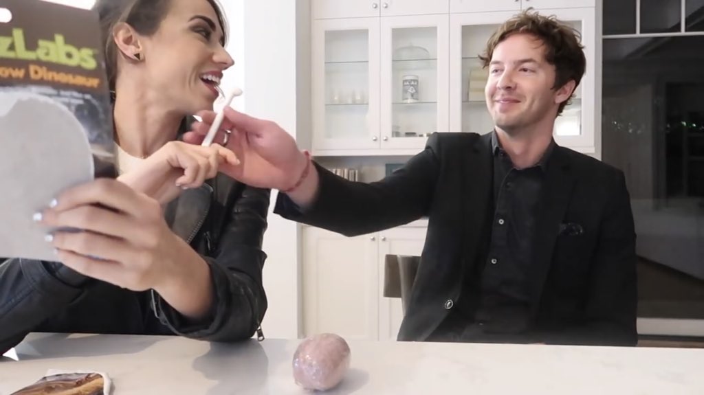 ColleenB_Erik's tweet image. OH WE SEE YOU COLLEEN 😜😍❤️
#Erikleen

@ColleenB123 @erik_stocklin