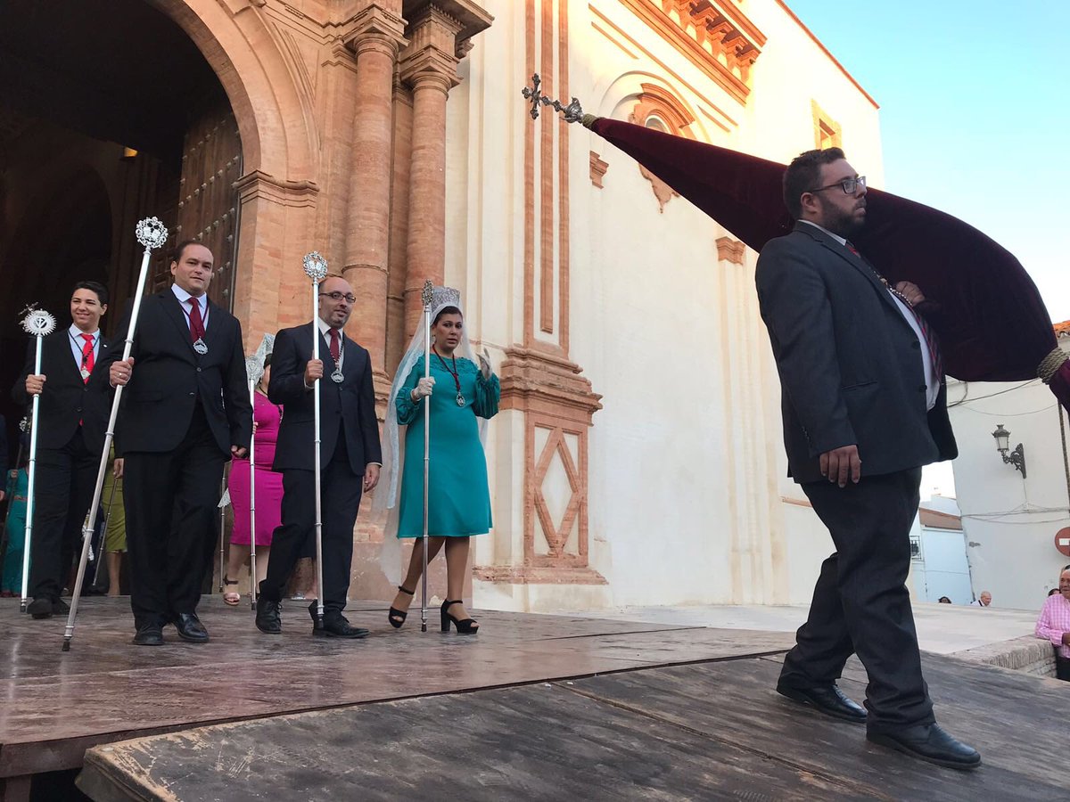 HdadRemediosMog's tweet photo. Agenda, 8 de Septiembre | En el día de ayer, día grande de nuestro pueblo, la nueva Junta de Gobierno no pudo acompañar a nuestra patrona en la procesión al no haber tomado posesión, aún asi, la hermandad regaló un ramo de flores que junto al exorno floral acompaña a la patrona. https://t.co/GL21BxHSxj