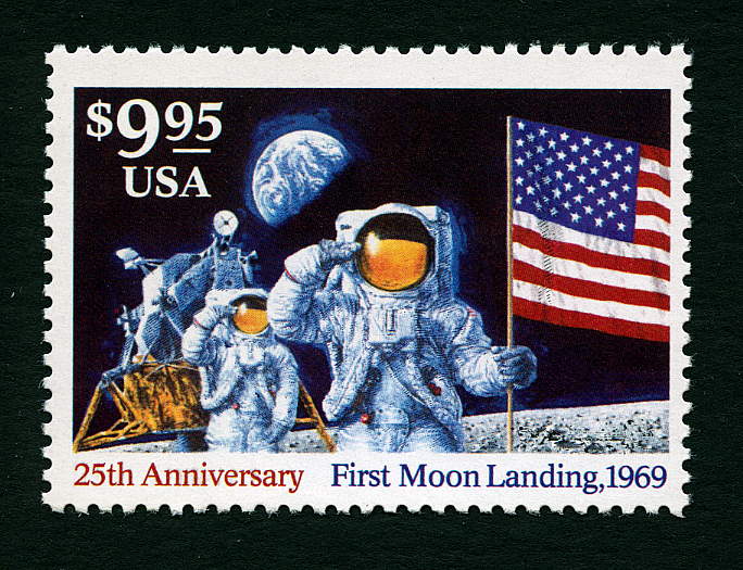 moramoonmuseum's tweet photo. Today's Sunday Stamp is a 1994 US commemorative stamp made in honor of the 25th anniversary of the Apollo 11 mission, the first to put humankind on the Moon. Depicted are both Neil Armstrong and Buzz Aldrin saluting the American flag. https://t.co/SJVSYSgXL7