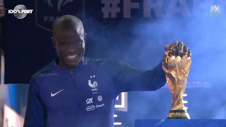 Quentinpbl's tweet photo. "quand il part, 
 balle au pied, 
impossible de l’arrêter, 
il fera tout ce que vous voulez, 
N’Golo Kanté
N’Golo Kanté, pala pala, 
N’Golo Kanté, pala pala, 
il est petit, 
il est gentil, 
il a bouffé Léo Messi, 
bientôt sur les Champs Élysées, 
@nglkante" 🎶🎶🎶 https://t.co/xTSBmrRwjZ