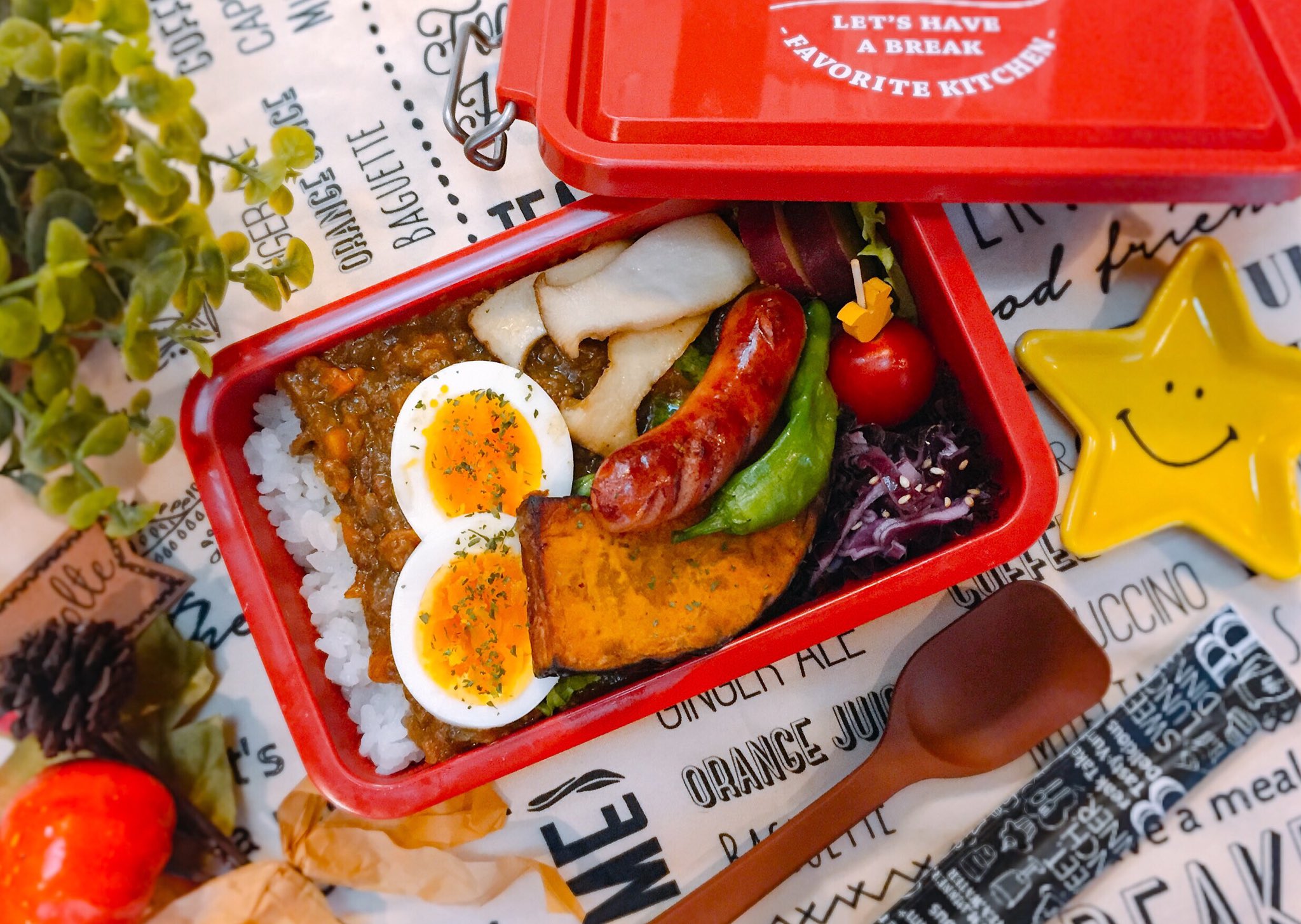 とまと キーマカレー弁当 カレーをお弁当にした事なかったけど フォロワーさんのキーマカレー弁当を見て 初挑戦 痛むの気になるから じゃが抜きで作ったよ 今週もがんばろう٩ ๑ Gt Lt ๑ ۶ キーマカレー弁当 お弁当記録 T Co