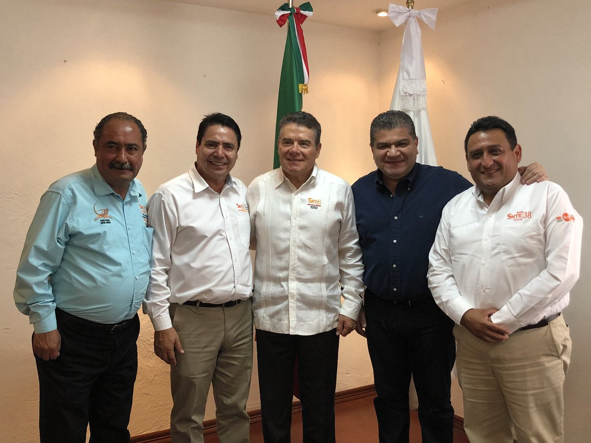 Hoy sostuve una reunión de trabajo con el Secretario Nacional del SNTE el maestro Juan Díaz y con las tres secciones sindicales del estado, para revisar temas relacionados con la educación en #Coahuila