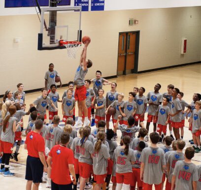 LoriJanelShort's tweet photo. Zavier going for the dunk @EliteHoops #EHBInvite https://t.co/YN7QAZseUa