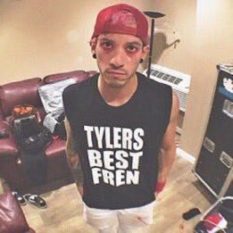 Addictwithpanic's tweet photo. Vote for Twenty One Pilots because they deserve it💛
#TheGroup #TwentyOnePilots #PCAs https://t.co/cfdOOBLbRp