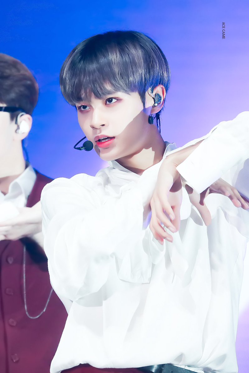 ACEGAME_DH's tweet photo. 180908 #대휘 #이대휘 #DAEHWI💜💙💗💙💜💗 https://t.co/nxxlRN48NP