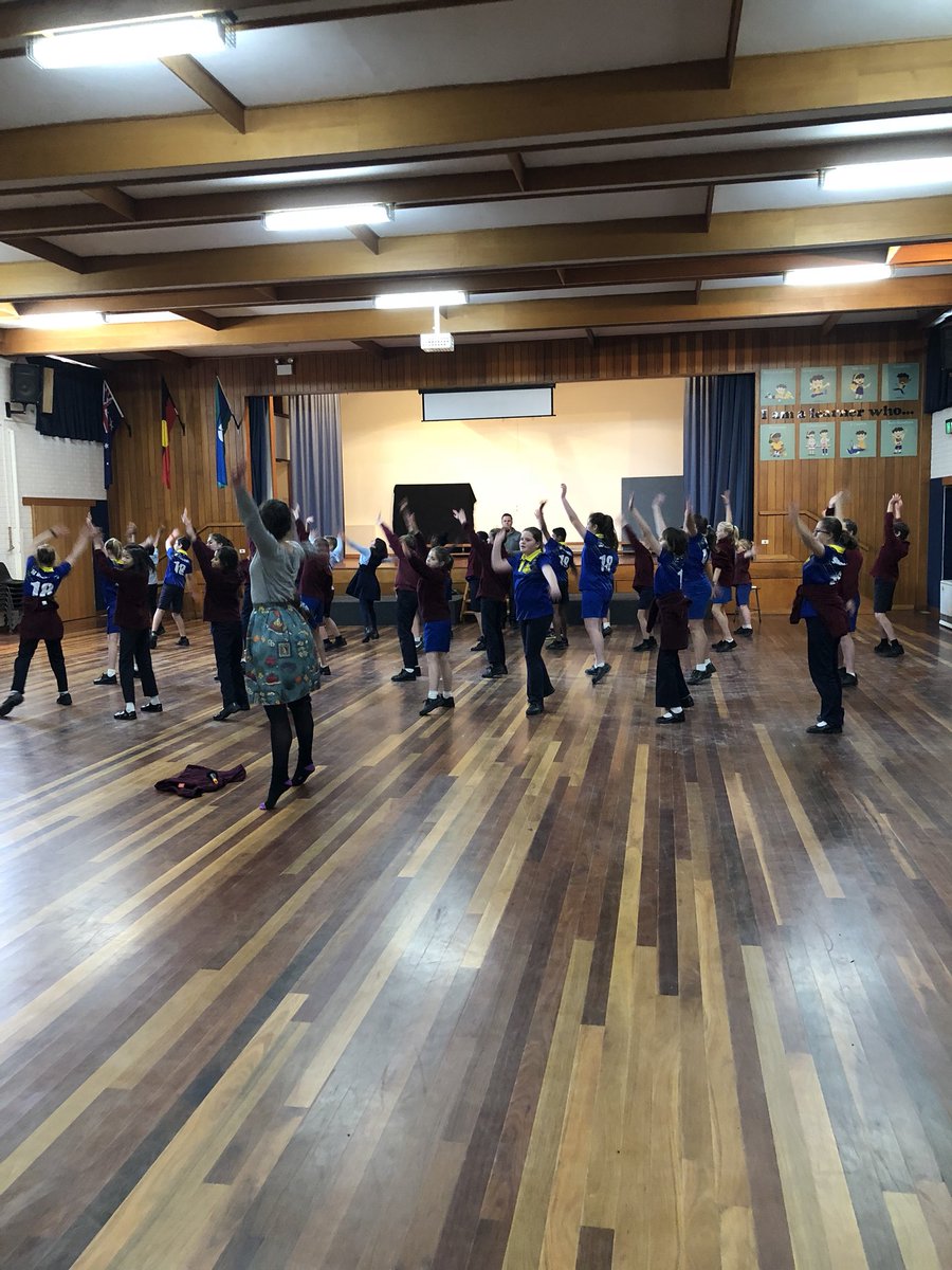 marsar140's tweet photo. 🎶 This is the greatest show 🎶
...in the making. Year 6 is working hard 💪🏻 their musical is next week!
The vision 👀 of an integrated #STEAM unit is coming alive 🌱💃🕺🏿
#prac #acuedu_p #schoolmusical https://t.co/Kwg8XCGrhG