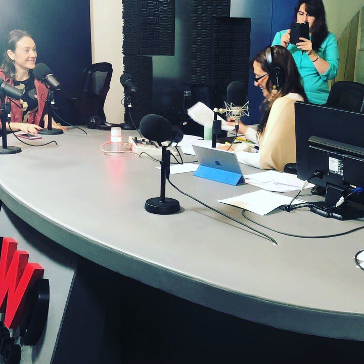 sophiealexkatz's tweet photo. Con la queridísima, admirada e imparable @marianabraun en #WRadioMX @EnFinW Gracias !!!! Hablando de la obra #A8Columnas en el #TeatroOrientación jueves a domingo hasta el 23 de septiembre!!!! Vengan que ya se acaba !!!!❣️💫⭐️ #espectáculos #actrizmexicana #conductoraderadio https://t.co/aSK1OFdUXm