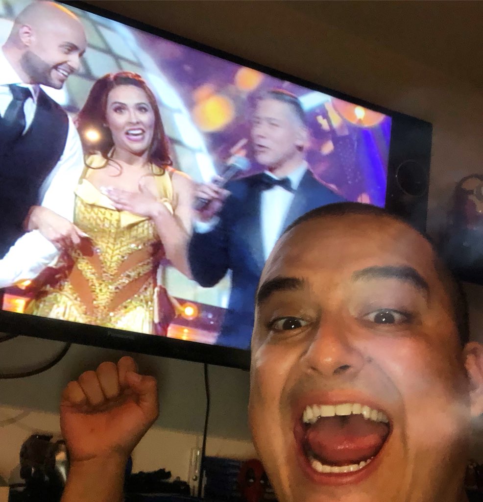 ChocheRomano's tweet photo. Ojo la cara de @keysg jajajajaja
Mi amor sentí que era yo! SOS LA MEJOR! Vamos con TODO!
A partir de ahora todos los días #KeylayMichael @DancingCR https://t.co/GWCjvQyIK8