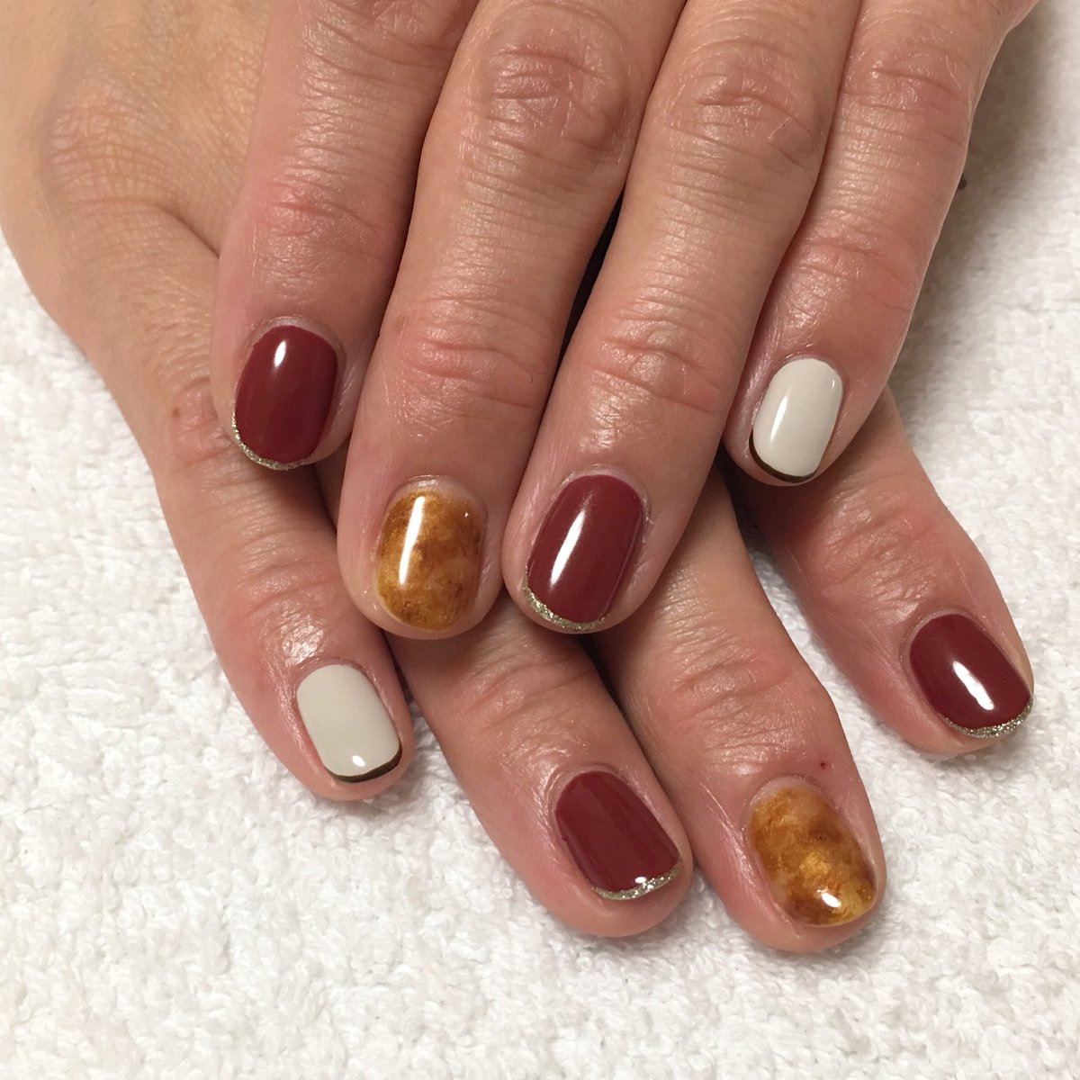 Nail Salon Crescendo V Twitter 秋ネイル 秋らしいボルドーカラーとべっ甲ネイルにライトベージュの組み合わせデザインです お店の詳細は プロフィールページのリンク ブログ一覧の予約状況 秋ネイル ネイルチェンジ 五反田クレッシェンド