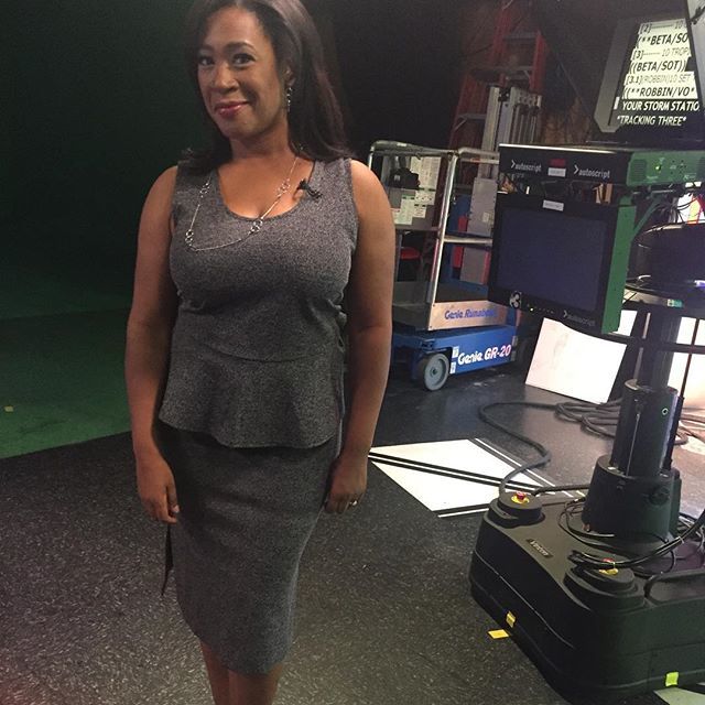 RobbinSimmons7's tweet photo. When you try to take a picture to show off what the lovely folks at @anntaylor_aventura put together today and...you don’t check the necklace first. #needastylist #imthatgirl https://t.co/hsTHwoi62v https://t.co/lMQnrsh4DT