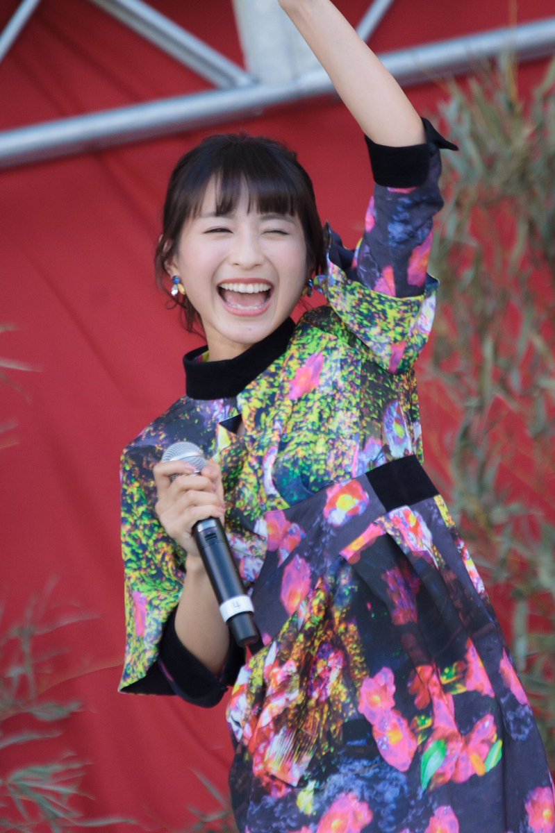 meesan_photo's tweet photo. #チャイナフェスティバル2018
代々木公園 2018.9.9
ロン・モンロウ 
その❷
@Ron__Monroe 

中国のガッキーこと ロン・モンロウさん来日初ステージ！
めちゃ可愛かった💕
新曲も凄く可愛い曲でした✨⭐️

#ロンモンロウ
#龍夢柔
#龙梦柔
#栗子
#RonMonroe https://t.co/Veg7bWzsEM