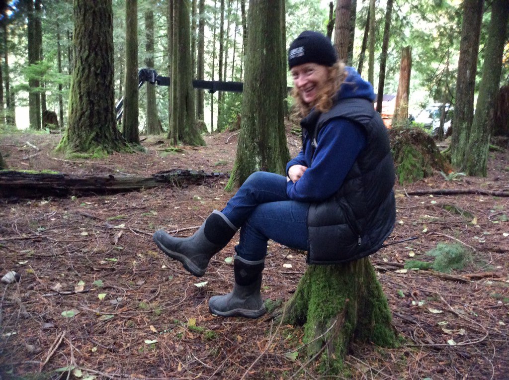 leafladygreens's tweet photo. The LEAFLADY sitting on a mossy stump, me sitting in that portal that Lana &amp; Jmo flew outta. Remember that episode? https://t.co/7XHtVNbqcs