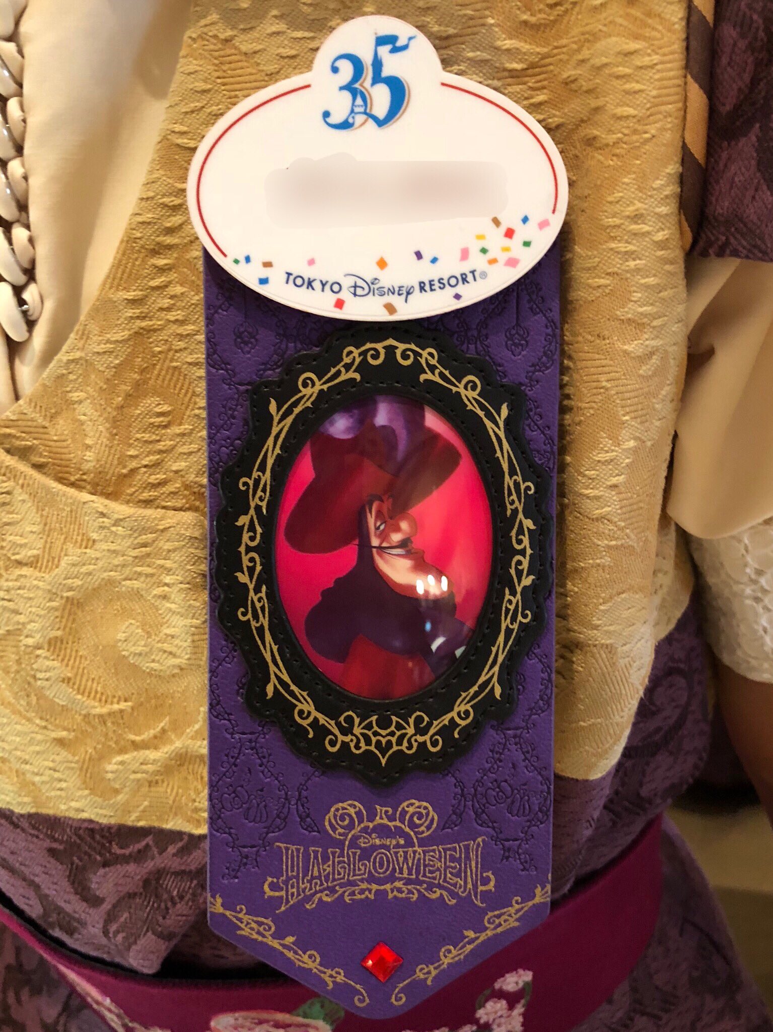 ディズニーランド35周年　キャストネームタグ 公式】ネームタグも特別デザイン！ | 東京ディズニーリゾート 35