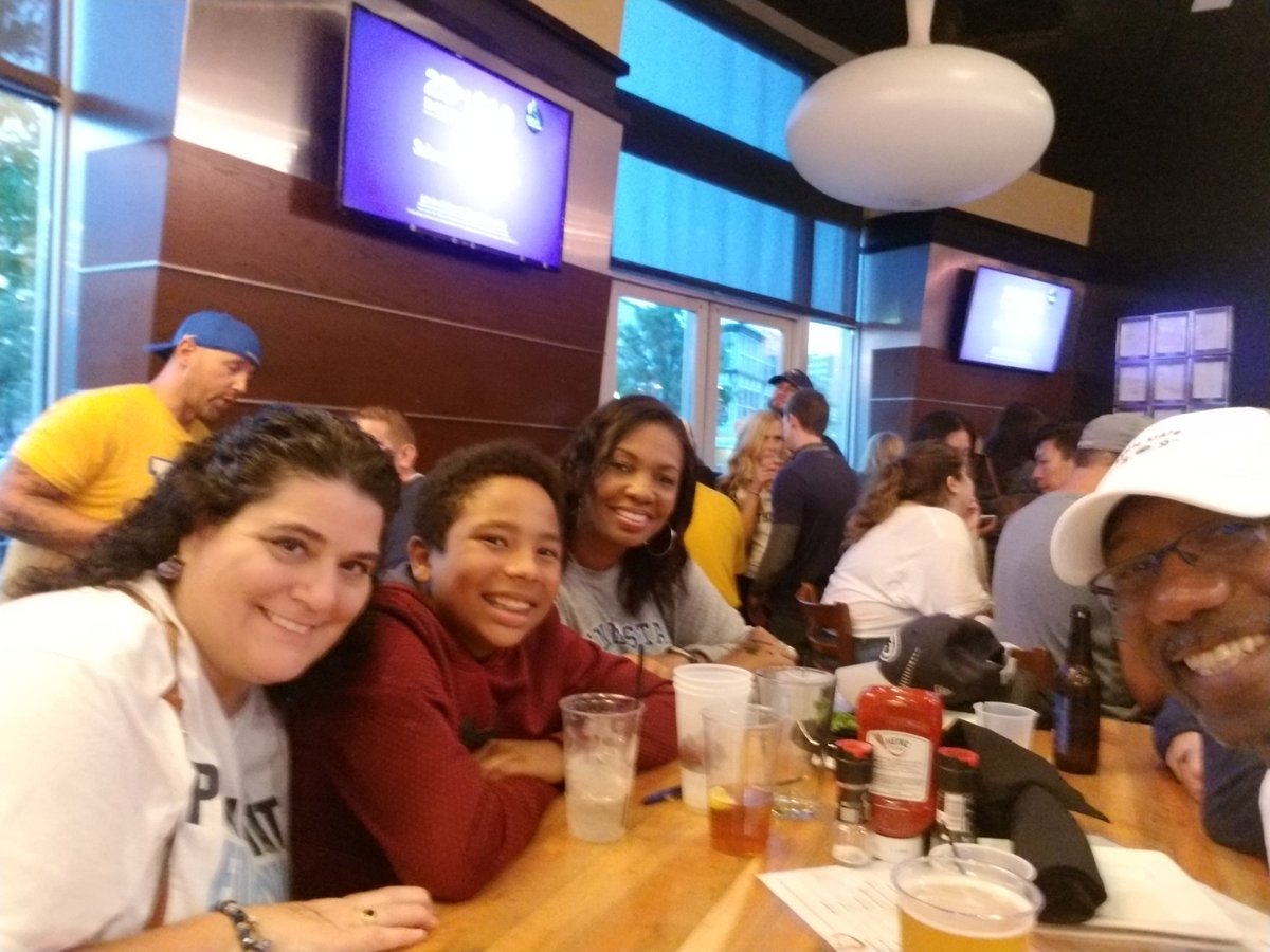 psusince82's tweet image. Walked into a packed Bettis with Lil Man.. Found a corner of a table, next thing you know..we running it!